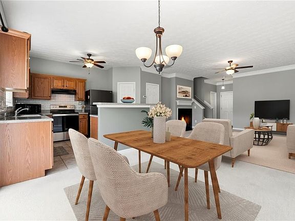 2nd image of 332 Oak Leaf Pl
