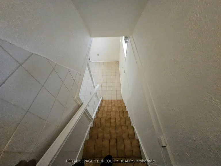 557 Lawrence Ave W — Photo 7