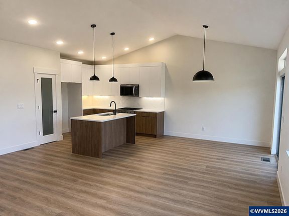 3rd image of 2150 Nighthawk Ave