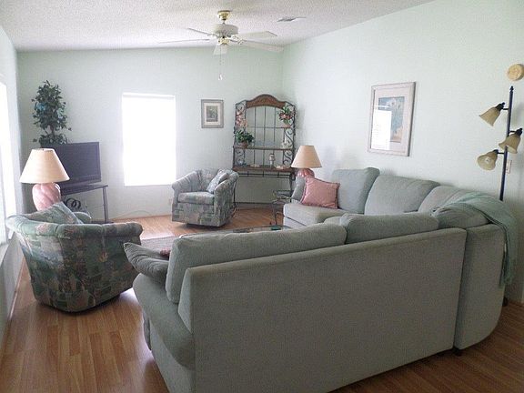 3rd image of 827 Pleasantview Dr