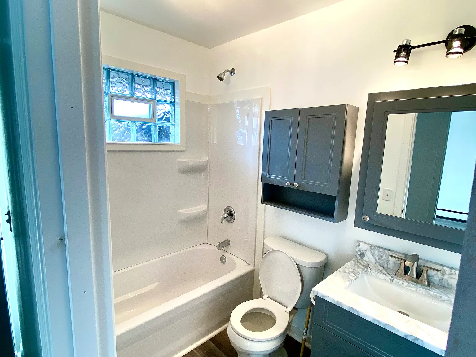 2 bed, 900 sqft, $1,725 — Photo 3