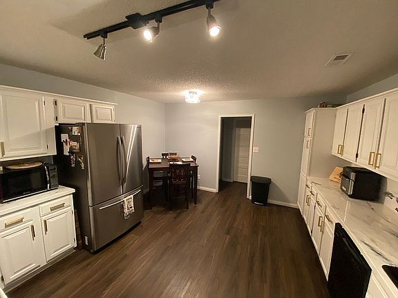 5th image of 1527 E Eton St