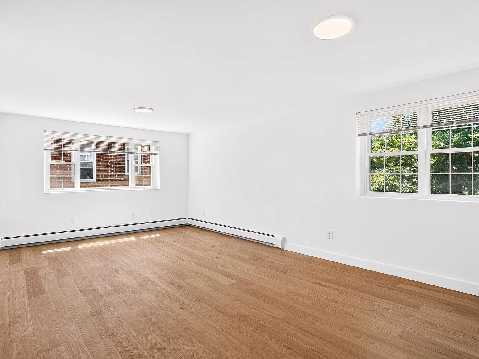 2 bed, 890 sqft, $3,200 — Photo 4