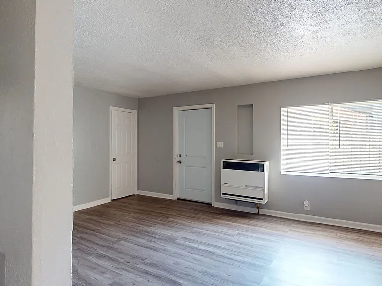 6625 Bancroft Ave — Photo 6