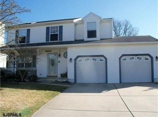 3 Edgewater Ct, Sicklerville, NJ 08081