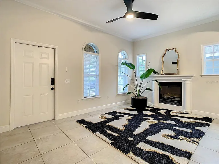 220 W Minnehaha St — Photo 4