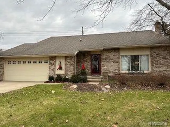 6150 Odessa Dr, West Bloomfield, MI 48324