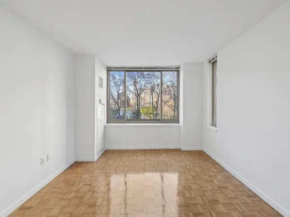 888 Main Street image 11 of 14