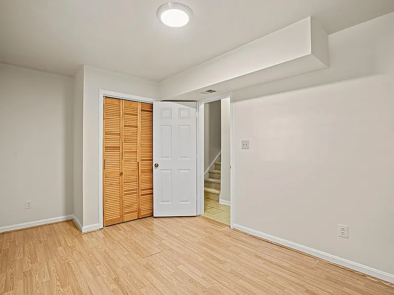 1141 N Vernon St — Photo 40