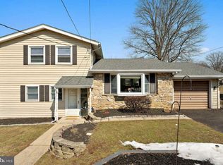 11 Indian Valley Ln, Telford, PA 18969