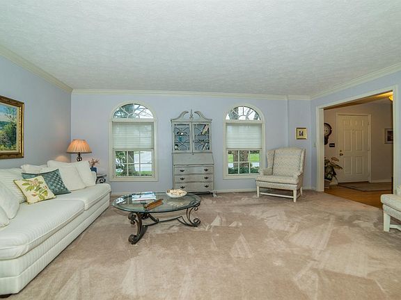 4th image of 8272 Glenhaven Ct