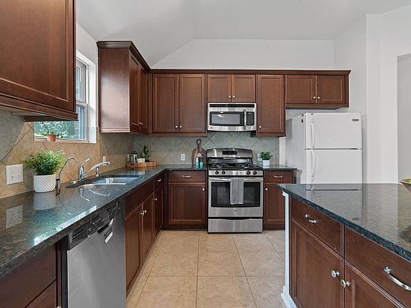 3rd image of 12015 Kincardine Way