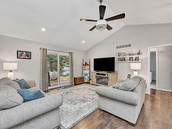 3rd image of 1150 Stephanie Dr Unit 2