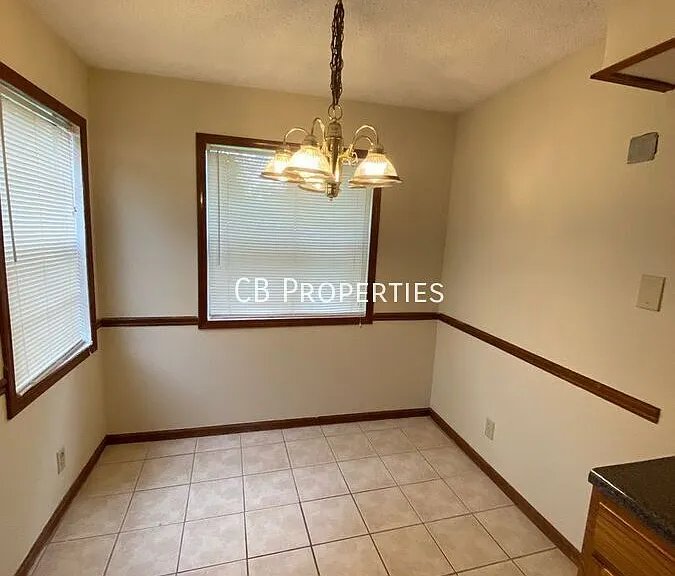 1491 E Holmes Rd — Photo 4