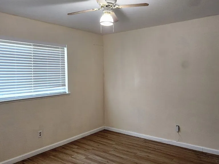 1385 Wimbledon Ct — Photo 15