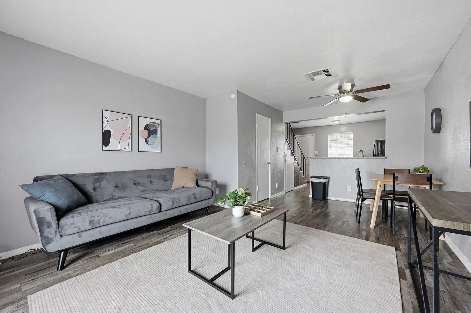2 bed, 1.5 bath, 9687 sqft, $2,073 — Photo 2