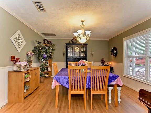 4th image of 211 Hidden Lake Dr