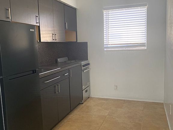 4th image of 6240 Dewey St #3