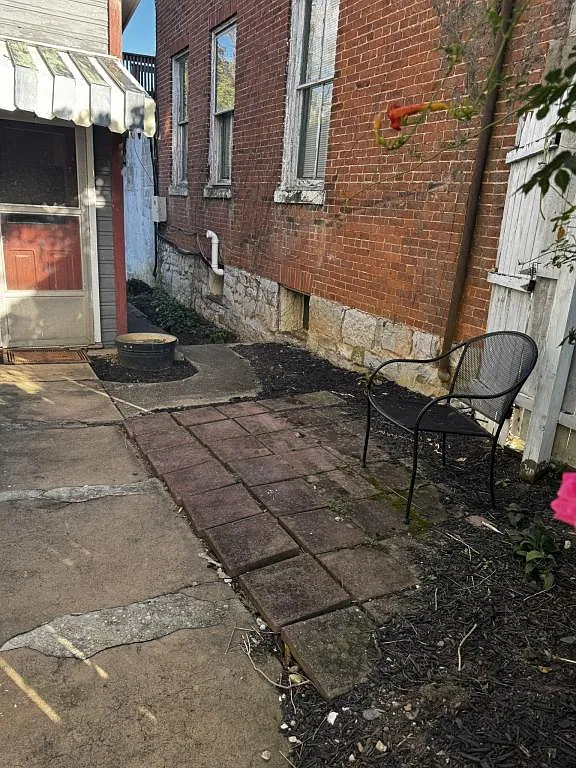109 S Main St — Photo 2