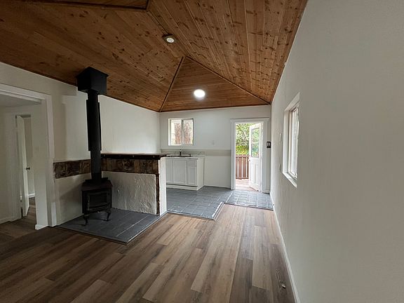 3rd image of 385 Lake Dr #B