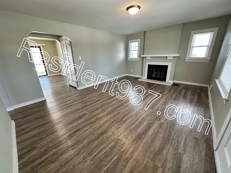 1659 Hearthstone Dr — Photo 2