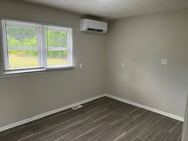 375 Bladen Cir — Photo 2