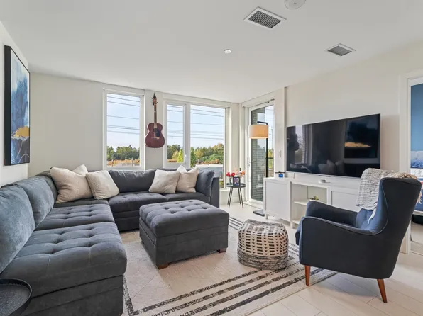 8575 Rivergrass Dr #360, Vancouver, BC V5S 0H4