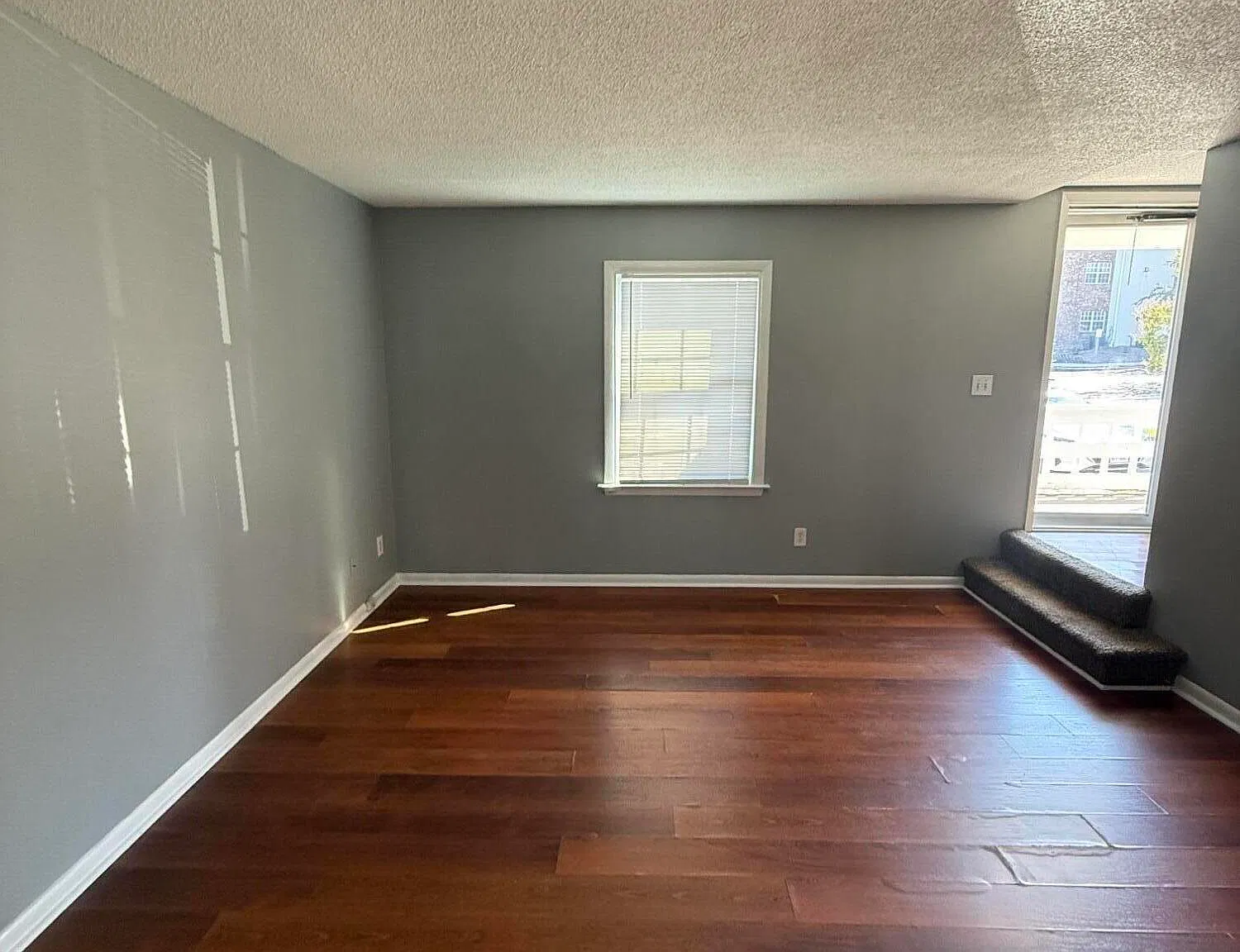2 bed, 1.5 bath, 864 sqft, $950 — Photo 3