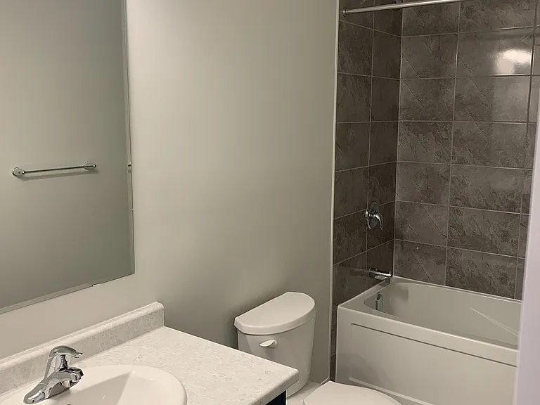 25 Isherwood Ave #13 — Photo 12