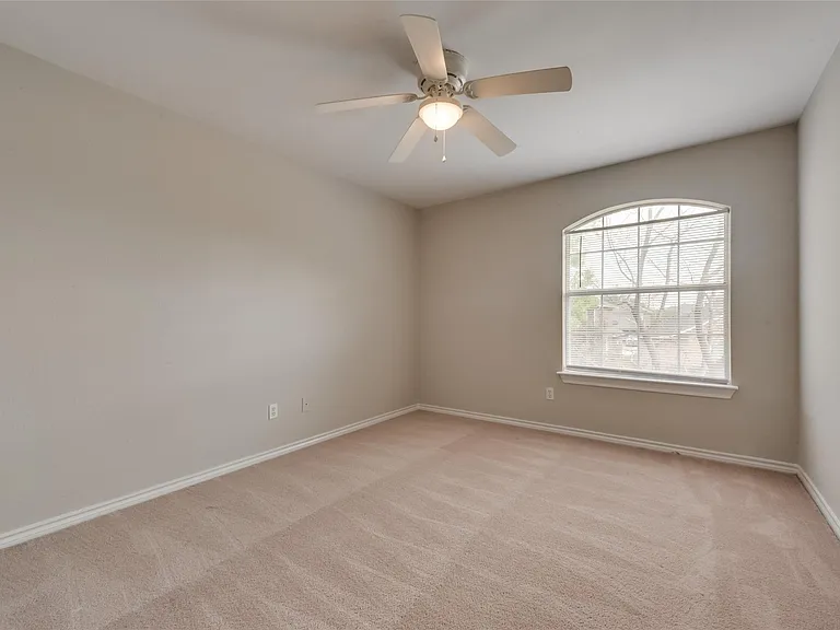 908 Stone Trail Dr — Photo 13