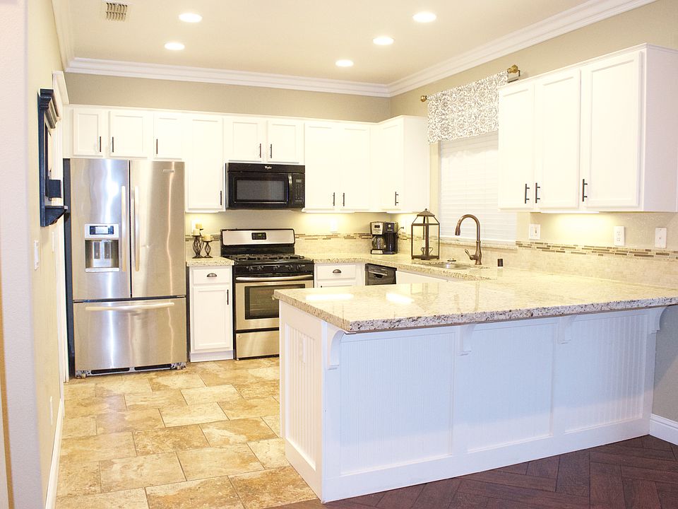 1st image of 207 River Bend Ln