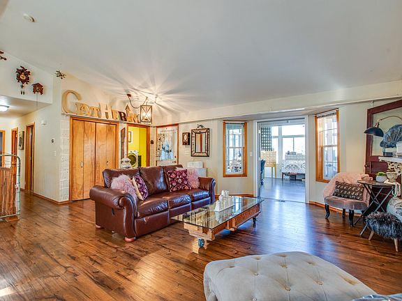 4th image of 501 W Aster Ct