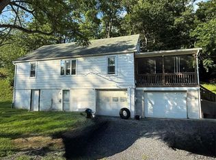 314 Parkhill Dr, Johnstown, PA 15909