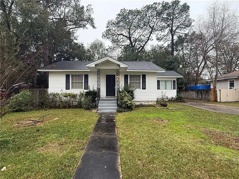 120 Paris Ave