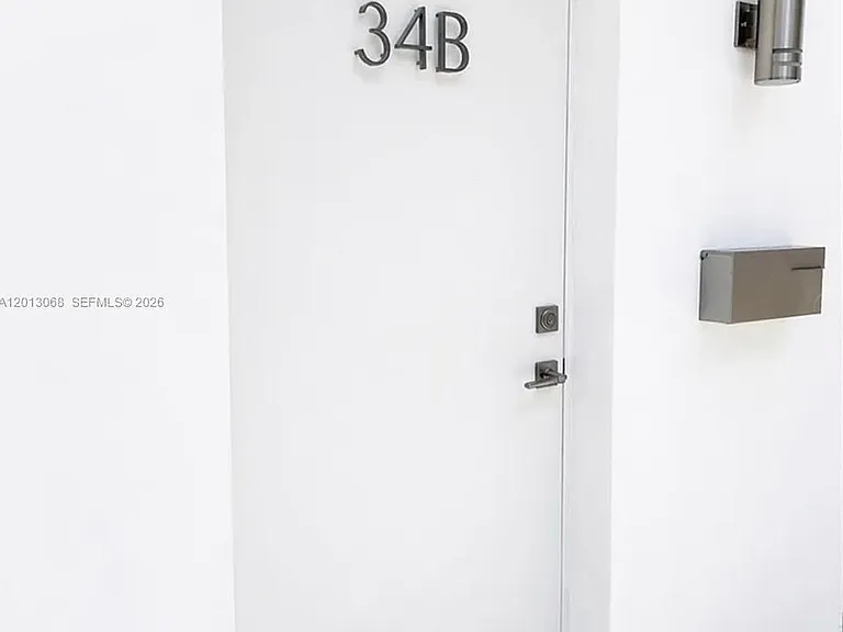 34 SE 1st Ave #B — Photo 2