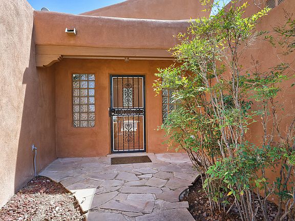 3rd image of 4412 De La Cruz NW