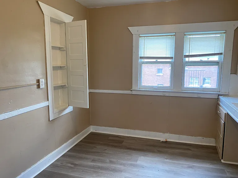 2645 W Grand St — Photo 8