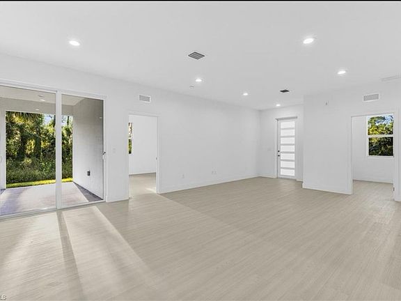 3rd image of 6065 Kumquat Cir