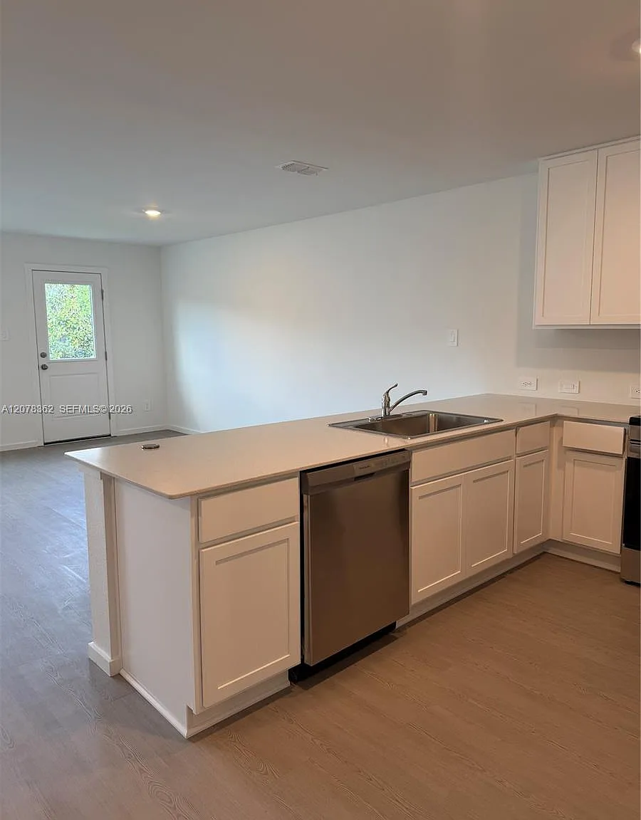 3 bed, 2.5 bath, $2,000 — Photo 4