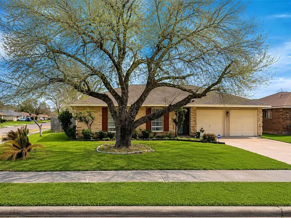 302 Forest Hills Dr, League City, TX 77573