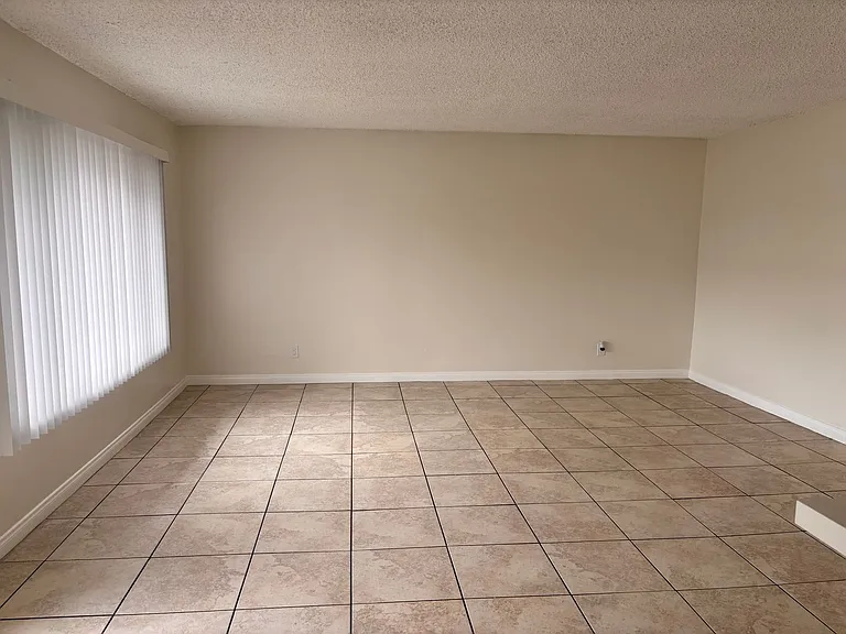 1600 N Stanton Pl — Photo 5