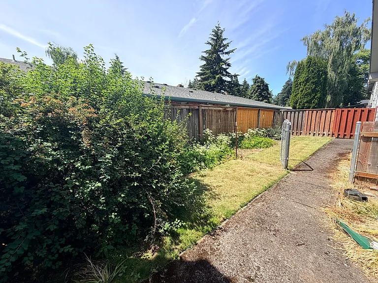 525 NE 113th Ave — Photo 14