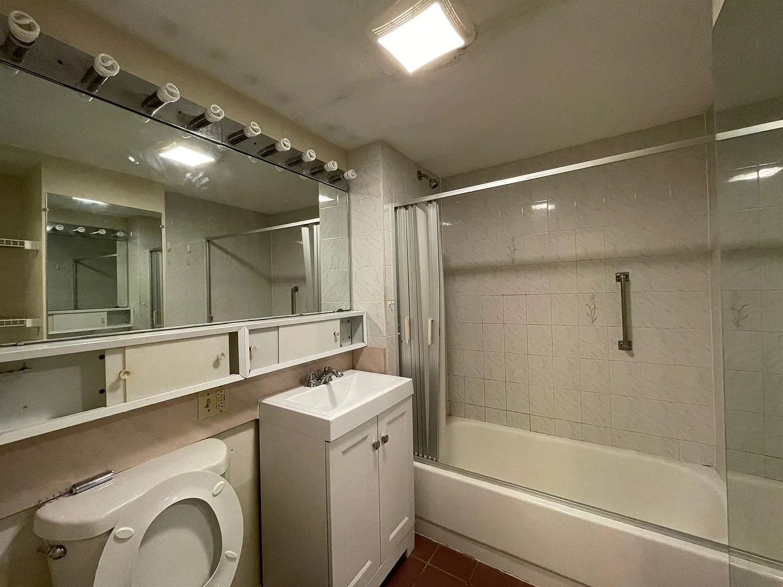 Studio, 450 sqft, $2,300 — Photo 3