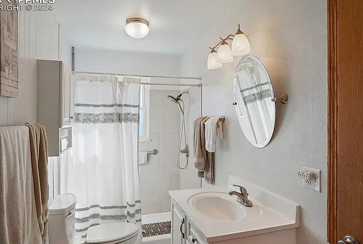 2619 Lightning Way — Photo 4