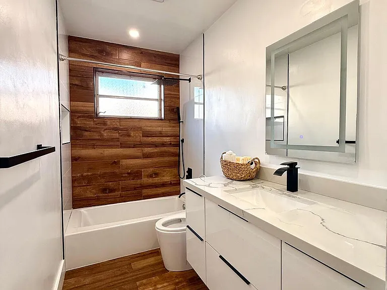4411 Thomas St — Photo 17