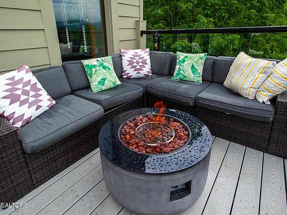 38th image of 920 Falcon View Way