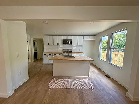 3rd image of 192 Bomar Ave