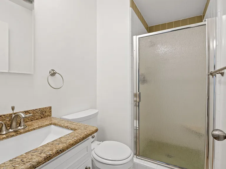 12258 Montana Ave - across from Brentwood golf course! — Photo 10