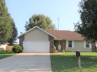 204 E Blue Jay St, Clever, MO 65631