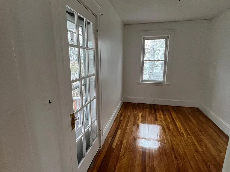 717 Belmont St — Photo 14